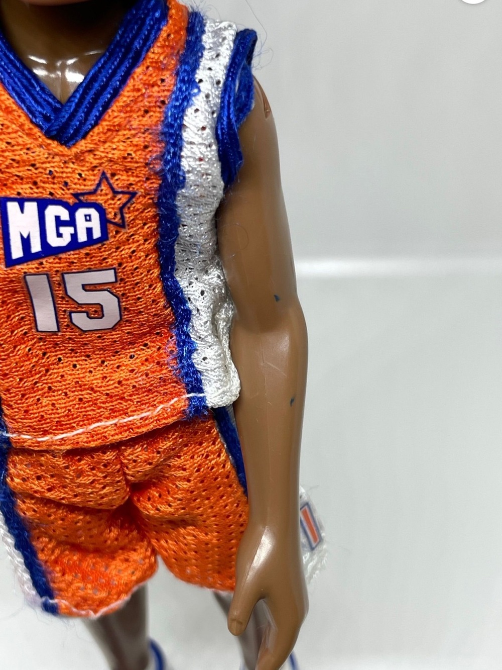 Bratz Basketball Dylan with Orange & Blue Uniform - MGA - Picture 3 of 4